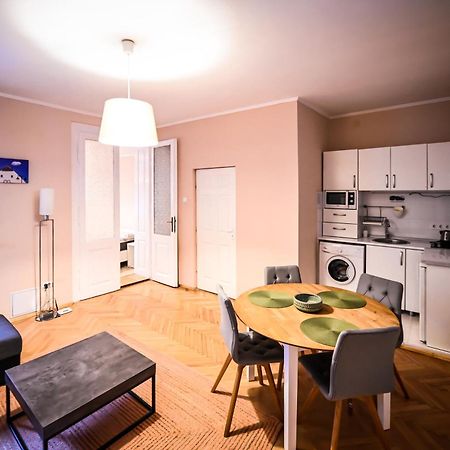 Jules' Sunny, Spacious And Central Apartment 시비우 외부 사진