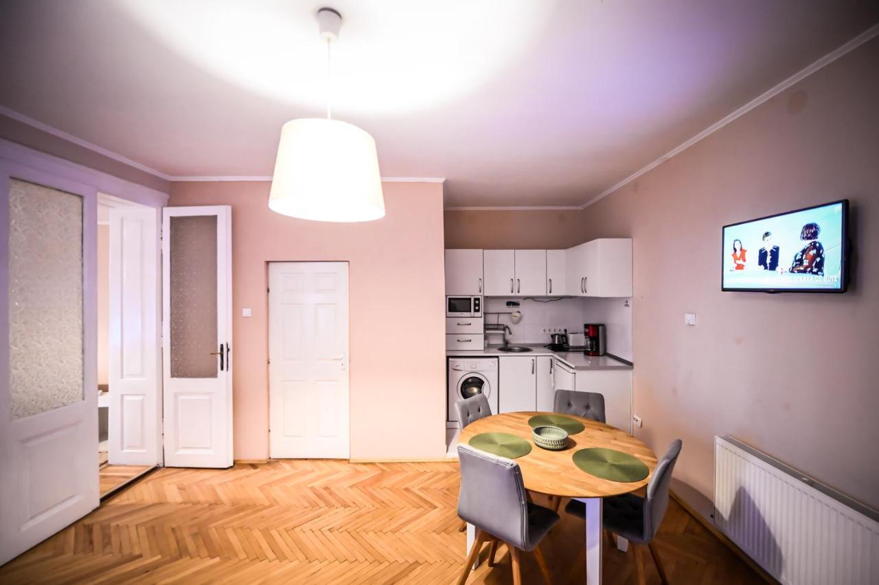 Jules' Sunny, Spacious And Central Apartment 시비우 외부 사진