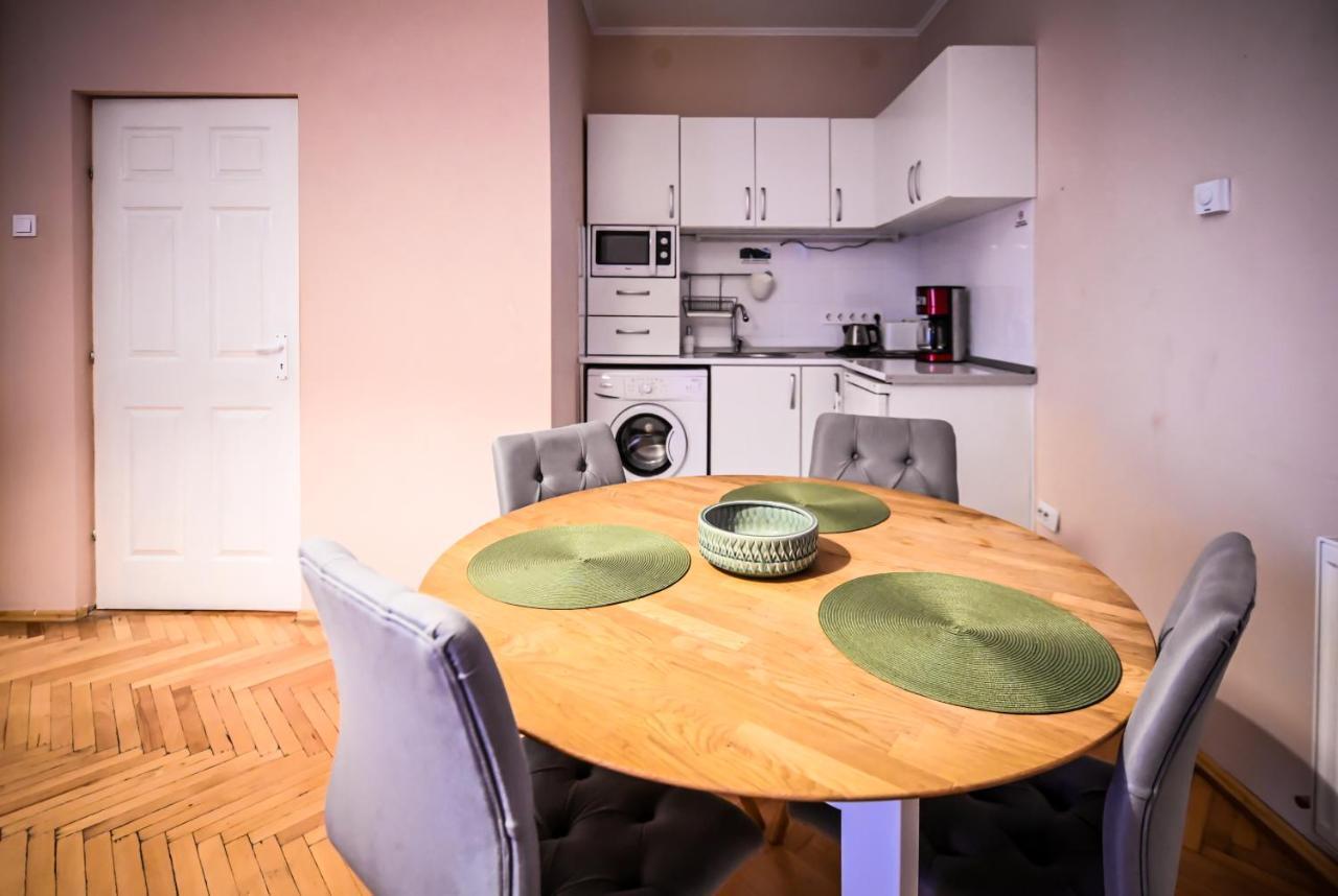Jules' Sunny, Spacious And Central Apartment 시비우 외부 사진