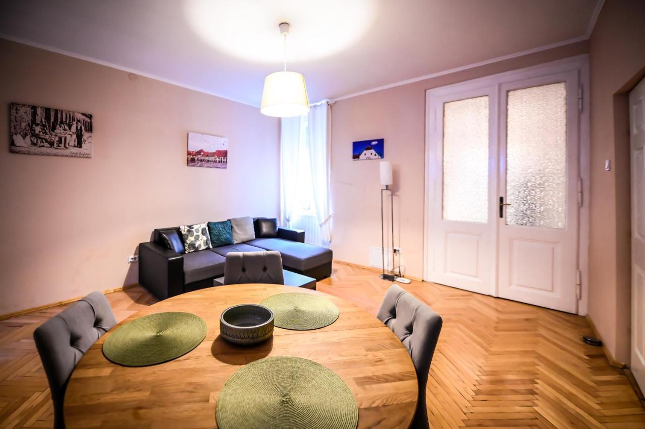 Jules' Sunny, Spacious And Central Apartment 시비우 외부 사진